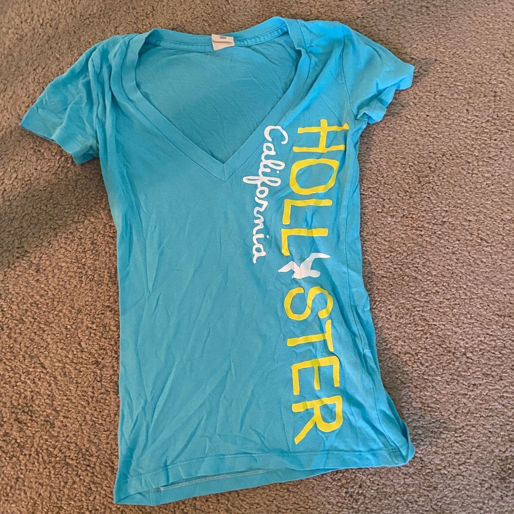 BLUE HOLLISTER T-SHIRT